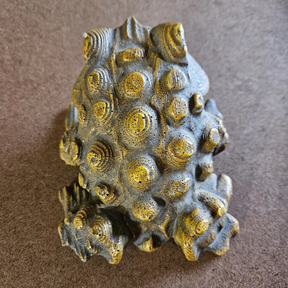 Decorative Horned Lizard Figurine - Gold and Black Figurine